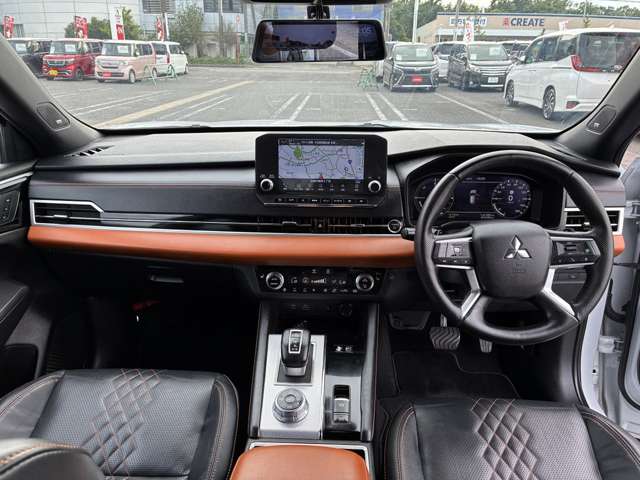 Mitsubishi Outlander 4
