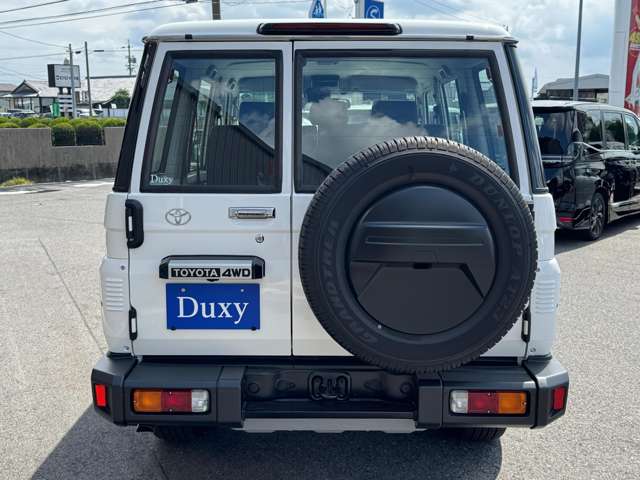 Toyota Land Cruiser 70 6