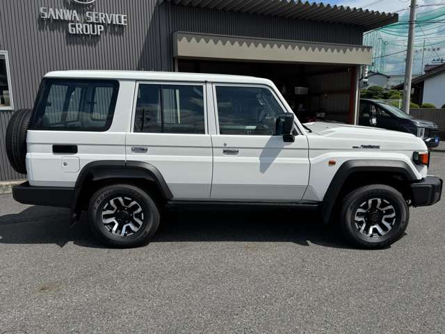 Toyota Land Cruiser 70 7