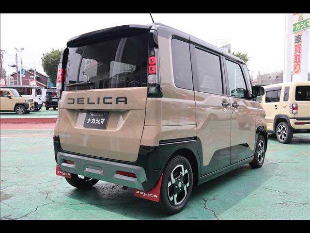 Mitsubishi Delica Mini 6