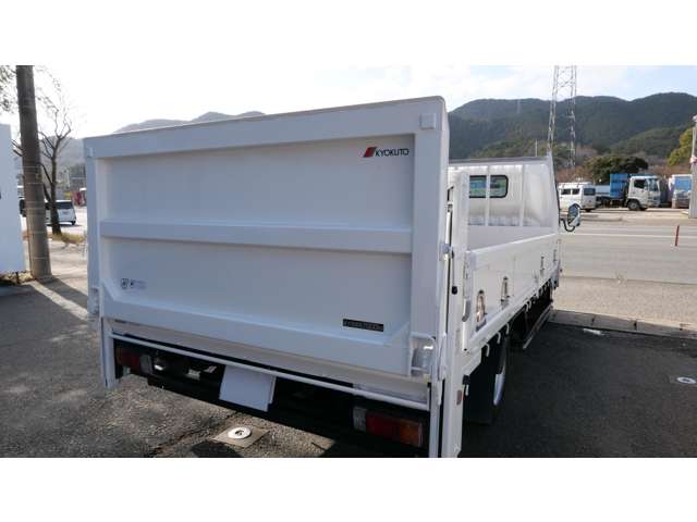 Hino Dutro 6