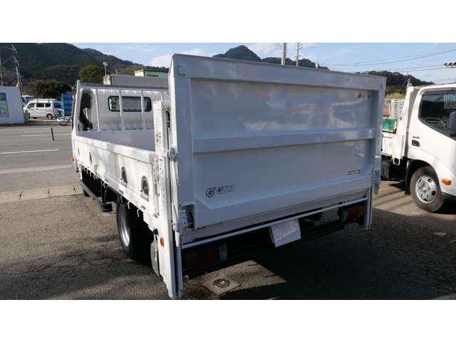 Hino Dutro 8