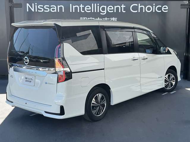 Nissan Serena 4