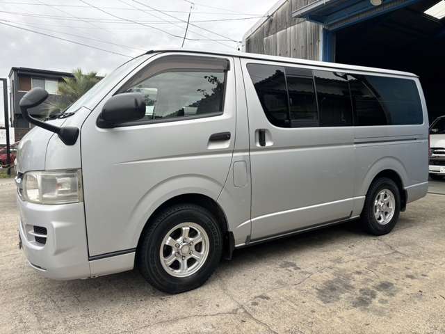 Toyota Hiace Van 4