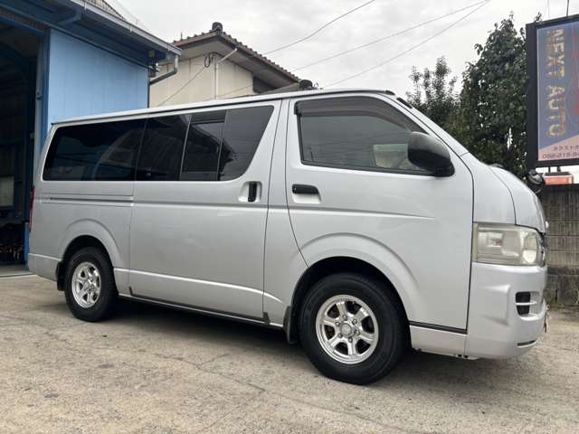 Toyota Hiace Van 5