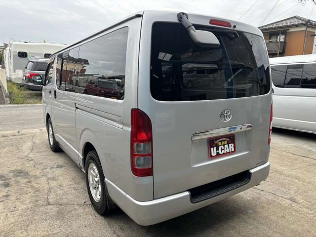 Toyota Hiace Van 7