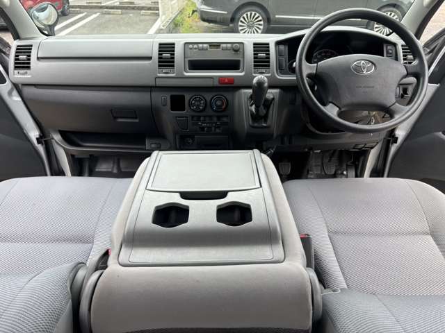 Toyota Hiace Van 10