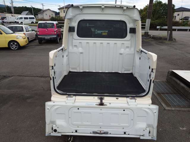 Daihatsu Hijet Deck Van 8