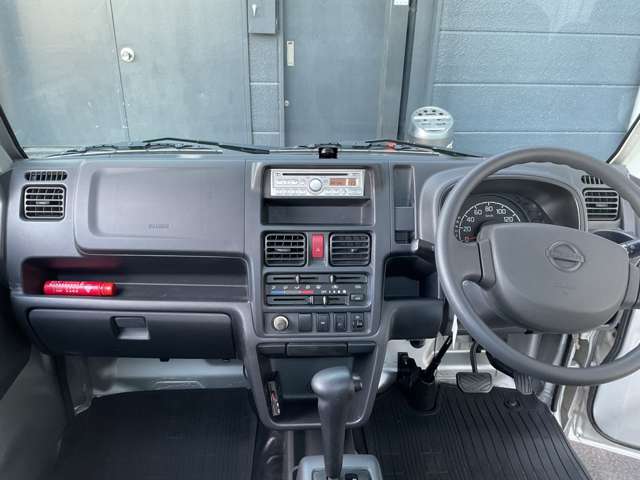 Nissan NT100 Clipper 3
