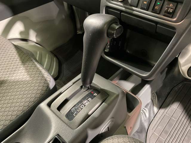 Nissan NT100 Clipper 4