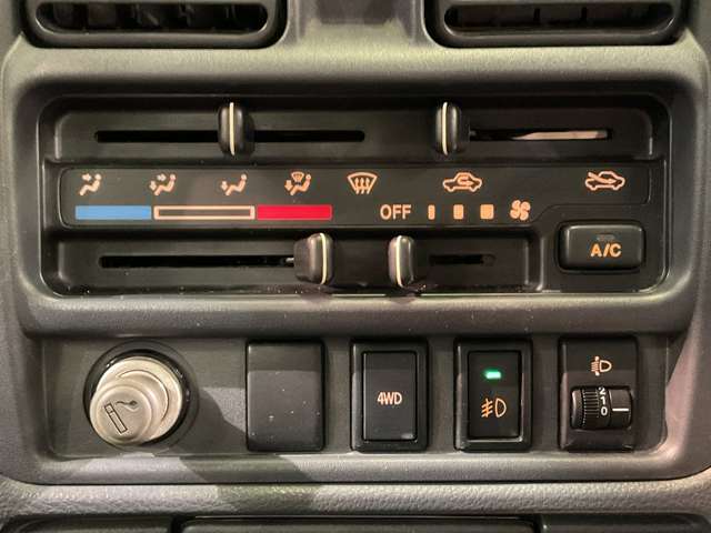 Nissan NT100 Clipper 6