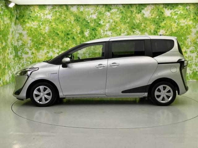 Toyota Sienta 5
