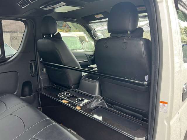 Toyota Hiace Van 11