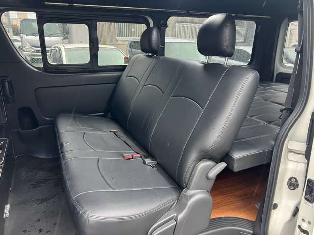 Toyota Hiace Van 12