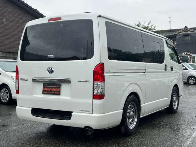 Toyota Hiace Van 3