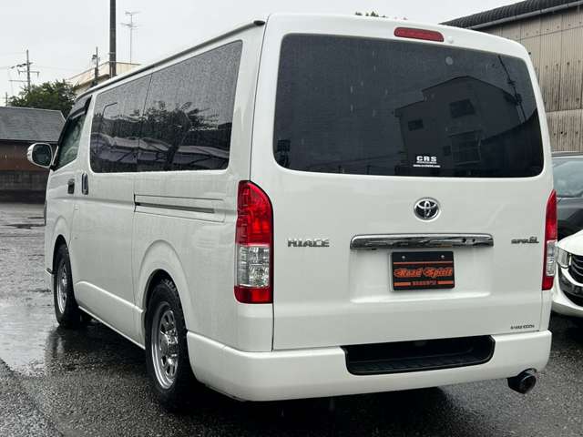 Toyota Hiace Van 4
