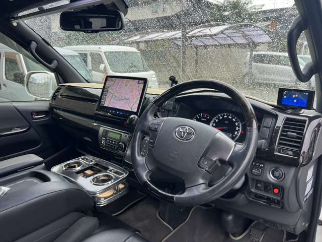 Toyota Hiace Van 6