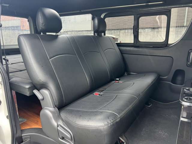 Toyota Hiace Van 10