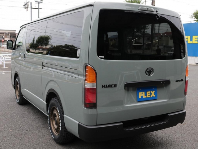 Toyota Hiace Van 8