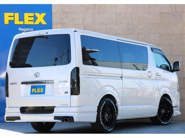 Toyota Hiace Van 8