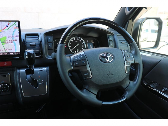Toyota Hiace Van 10