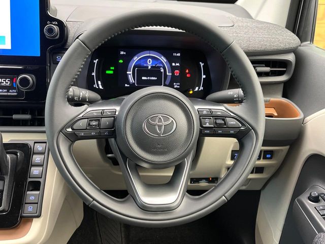 Toyota Sienta 11