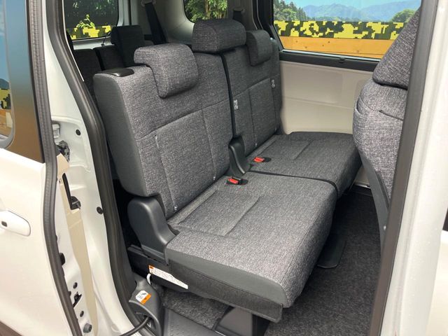 Toyota Sienta 8