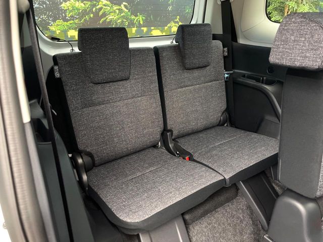 Toyota Sienta 9