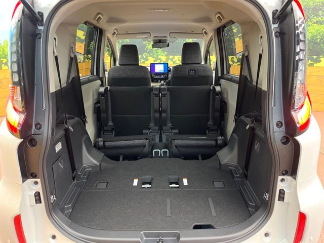 Toyota Sienta 10