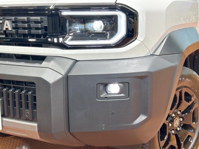 Toyota Land Cruiser FJ 12