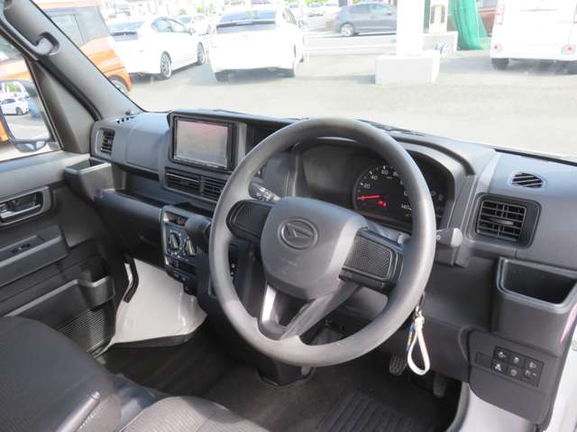 Daihatsu Hijet Cargo 4