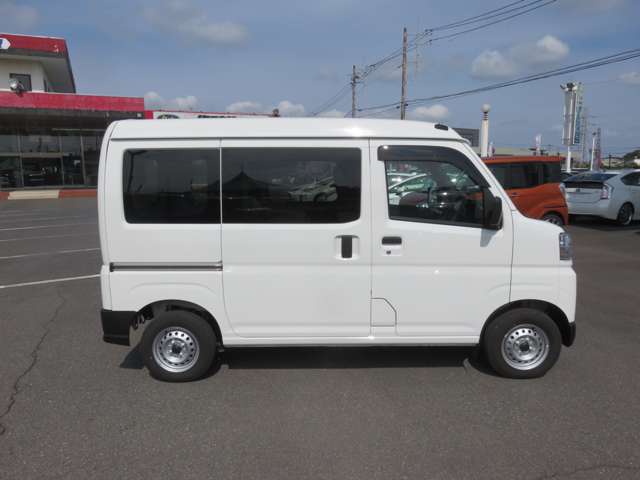 Daihatsu Hijet Cargo 8