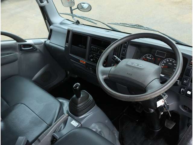 Isuzu Elf 3
