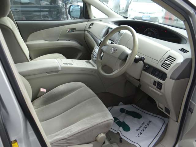 Toyota Estima Hybrid 12