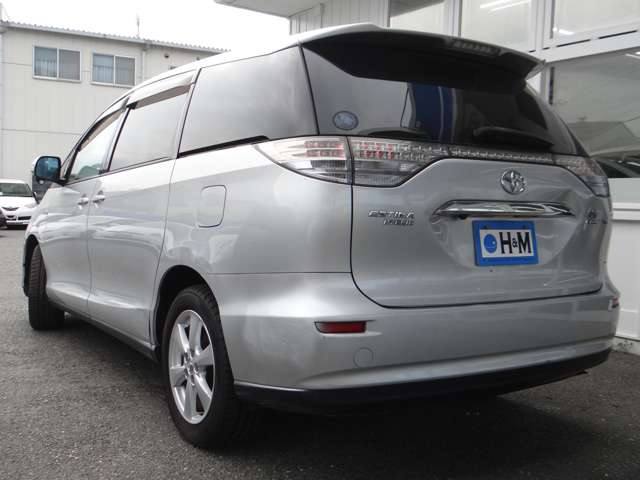 Toyota Estima Hybrid 5