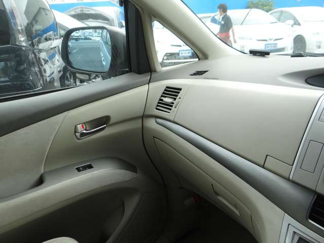 Toyota Estima Hybrid 9