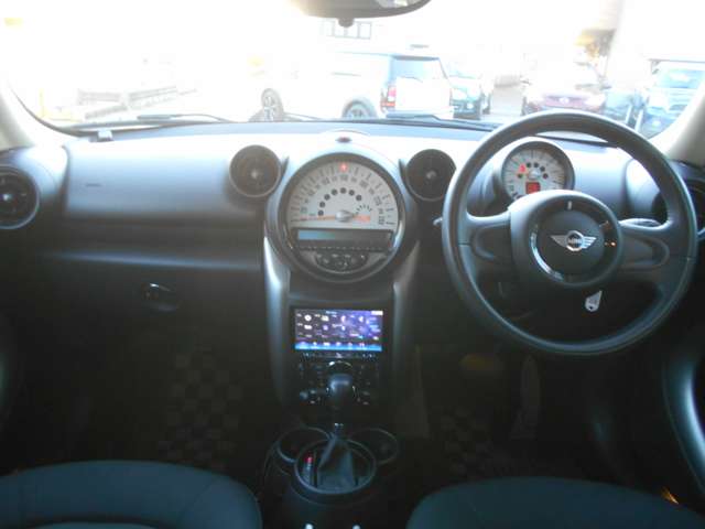 MINI Crossover 11