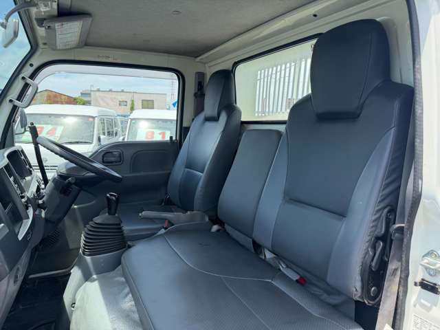 Isuzu Elf 12