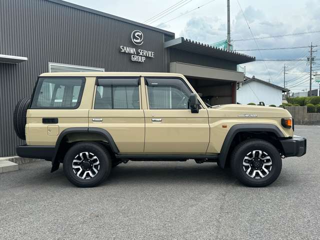 Toyota Land Cruiser 70 7