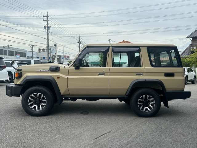 Toyota Land Cruiser 70 8
