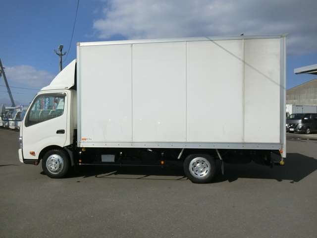 Hino Dutro 3