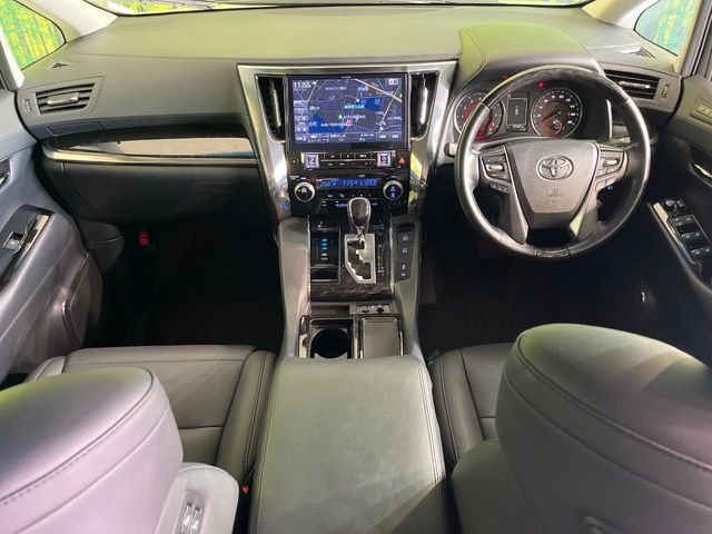 Toyota Vellfire 2
