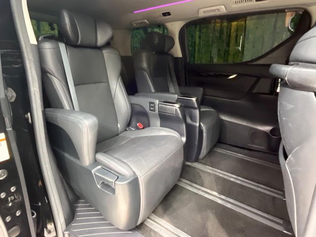 Toyota Alphard 8