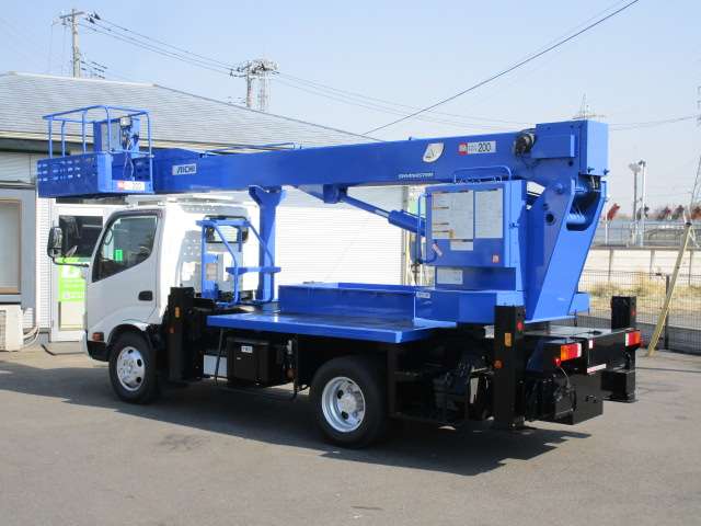 Hino Dutro 3