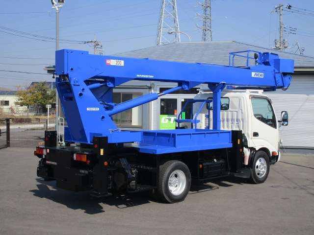Hino Dutro 4