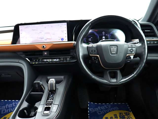 Toyota Crown Crossover 8