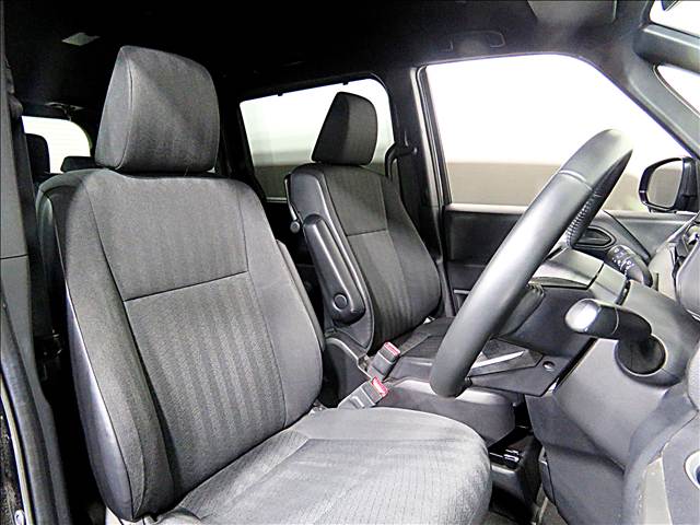 Toyota Voxy 11