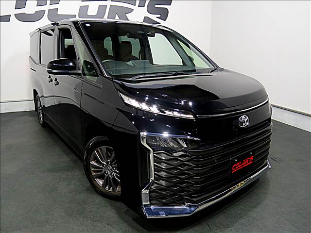 Toyota Voxy 2