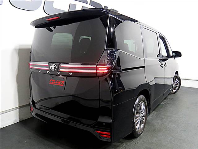Toyota Voxy 3