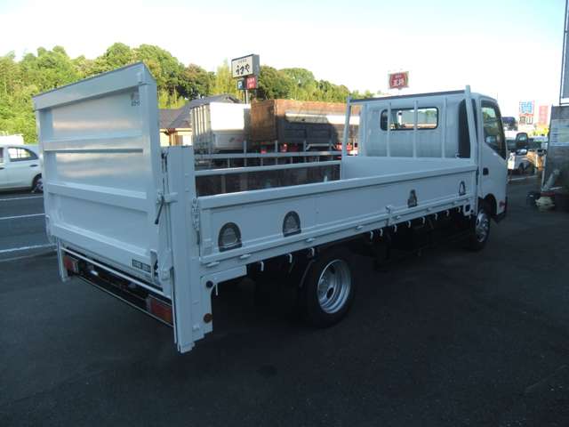 Hino Dutro 3